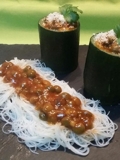 Una foto de Calabacines con guisantes y parmesano