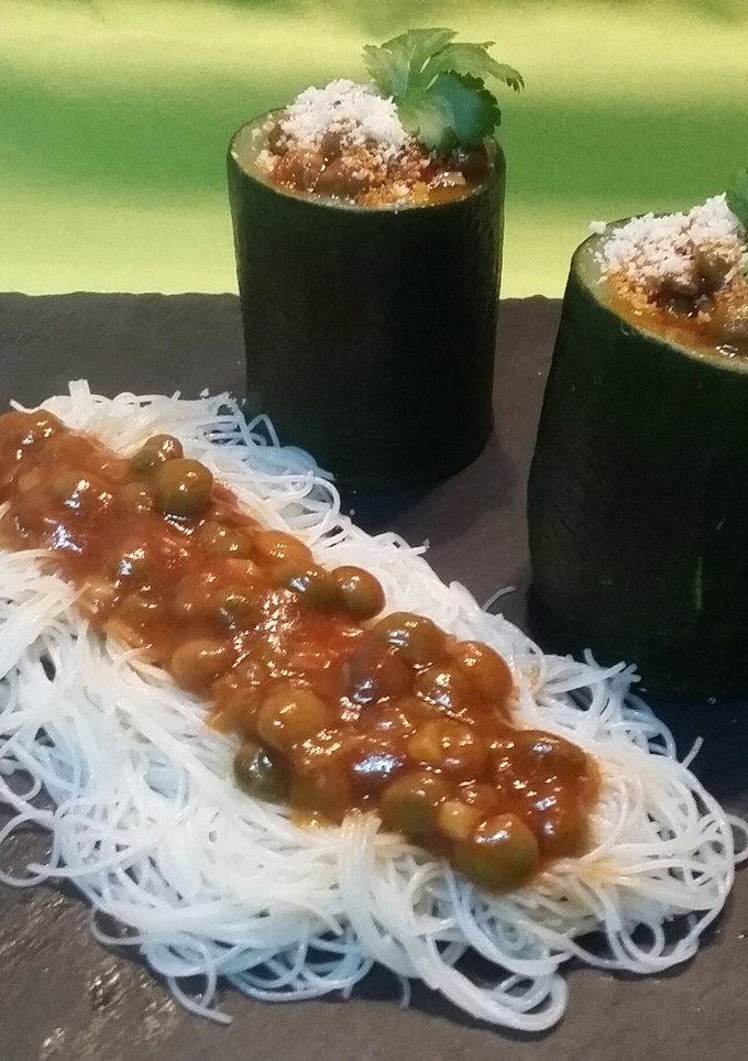 Una foto de Calabacines con guisantes y parmesano