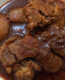 Codillo de cerdo en chile guajillo preparado en olla de presión