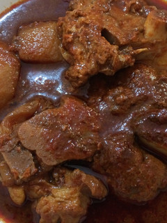 Una foto de Codillo de cerdo en chile guajillo preparado en olla de presión