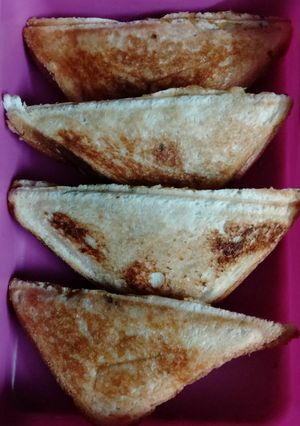 આલુ મટર સેન્ડવીચ (Alu Mutter sandwich Recipe in Gujarati) રેસીપી મુખ્ય ફોટો