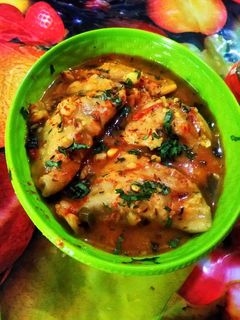 गोभी के फरे आलू टमाटर की सब्जी में डुबकी लगाते हुए रेसिपी मुख्य फोटो