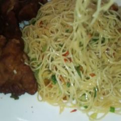A picture of Jollof spaghetti.