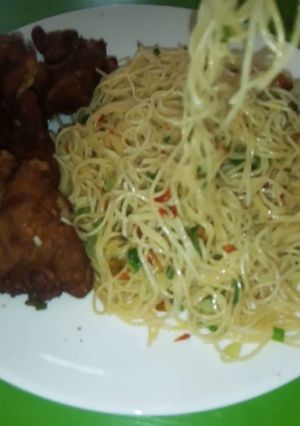 A picture of Jollof spaghetti.