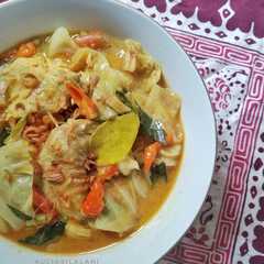 A picture of Tongeseng Ayam Pedas.