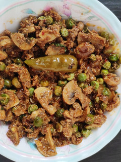 பச்சை பட்டாணி காளான் மசாலா (mutter mushroom masala) செய்முறை முக்கிய புகைப்படம்