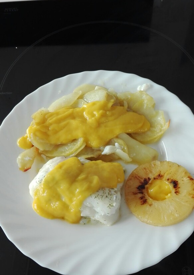 Una foto de Lomo de bacalao con crema de mango y piña