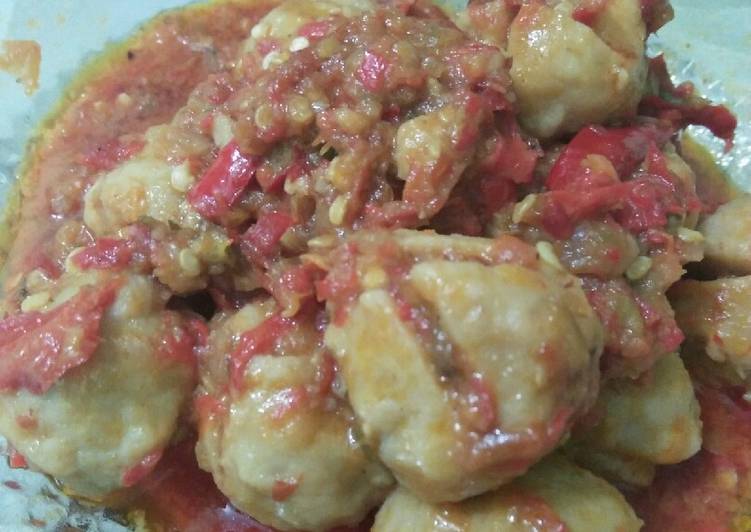 Cara Gampang Menyiapkan Sambal pentol bawang terasi, Enak Banget