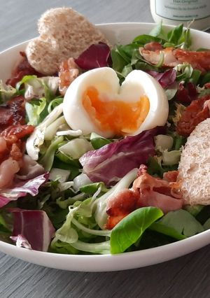 A picture of Lunch field salad.