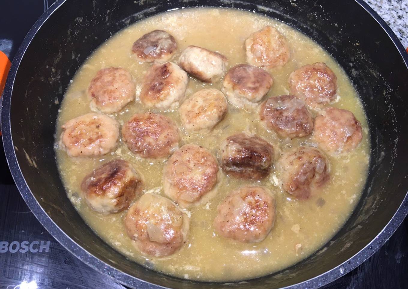 Albóndigas en salsa rubia