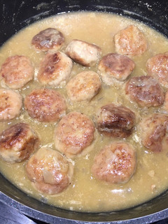 Una foto de Albóndigas en salsa rubia
