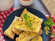 Gambar garlic bread pizza