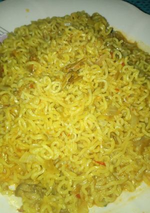 A picture of Indomie with shredded chicken.