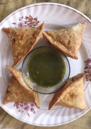 समोसा (samosa recipe in Hindi) रेसिपी मुख्य फोटो