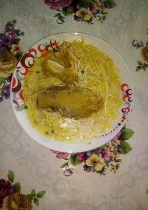 O poză a rețetei Supă de tăieței cu carne de găină și cu legume.