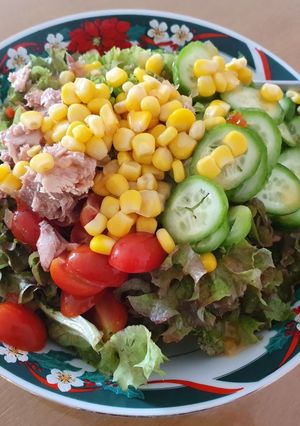 Hình của món Salad cá ngừ sốt chua ngọt.
