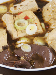 【哇菜影音食譜】麻辣鴨血臭豆腐 的食譜成品照片