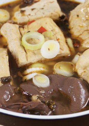 【哇菜影音食譜】麻辣鴨血臭豆腐 的食譜成品照片