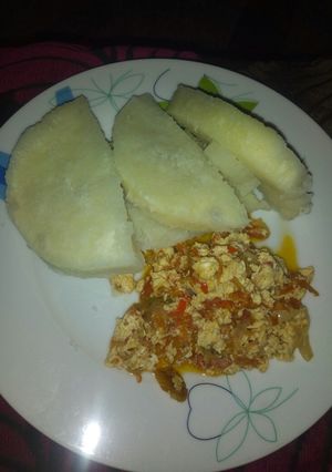 A picture of Yam and egg sauce for dinner.