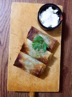 Una foto de Rollitos de queso y espinacas