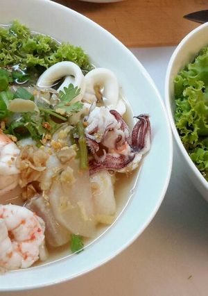 A picture of Seafood noodles.