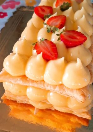 Foto di Millefoglie alla crema e fragole