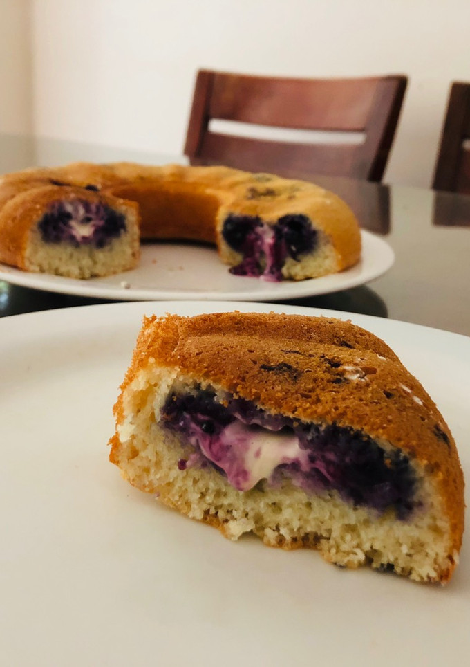 Una foto de Pastel Pancake relleno queso crema y arándanos