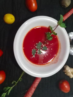 ગાજર બીટ ટામેટાં નો સૂપ (Gajar Beetroot Tomato Soup Recipe In Gujarati) રેસીપી મુખ્ય ફોટો