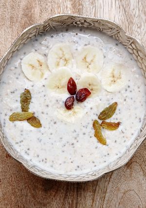 A picture of Overnight Oats, Chia Seeds and Banana Smoothie (Healthy no cook breakfast recipe).
