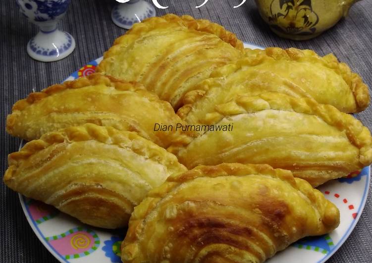 Karipap (Pastel Singapur)