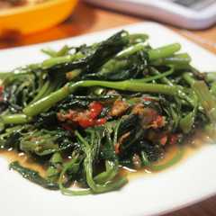 Tumis Kangkung Belacan রেসিপির প্রধান ছবি