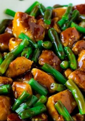 A picture of Stirfried chicken with greenbeans.