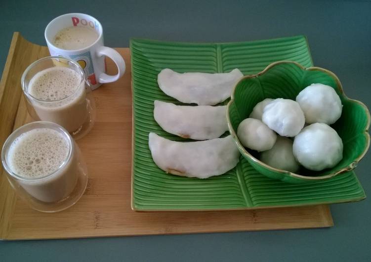 Kozhukatta/ Steamed rice dumplings with coconut-jaggery filling