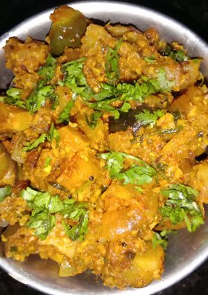 A picture of Dry brinjal and potatoes curry.