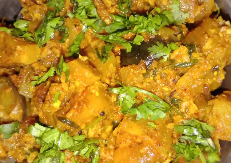 Healthy Recipe of Dry brinjal and potatoes curry