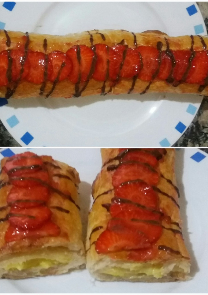 Una foto de Caña de hojaldre con crema y fresas