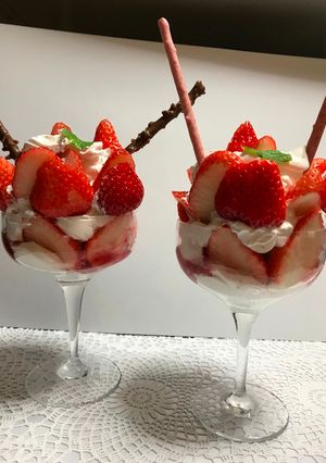 Una foto de Postre especial de fresaa!