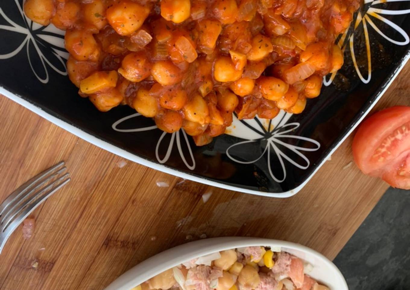 Garbanzos con tomate & ensalada de Garbanzos