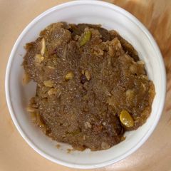 A picture of Lauki & singada halwa.