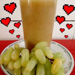 A picture of Grapes kiwi Juice.