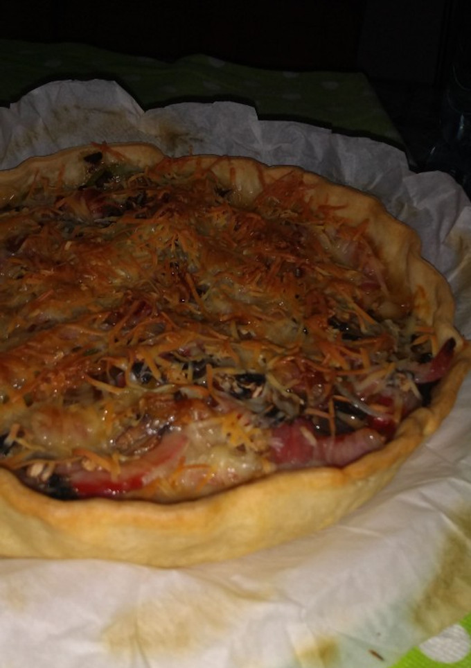 Una foto de Pizza de verduras, bacon y setas