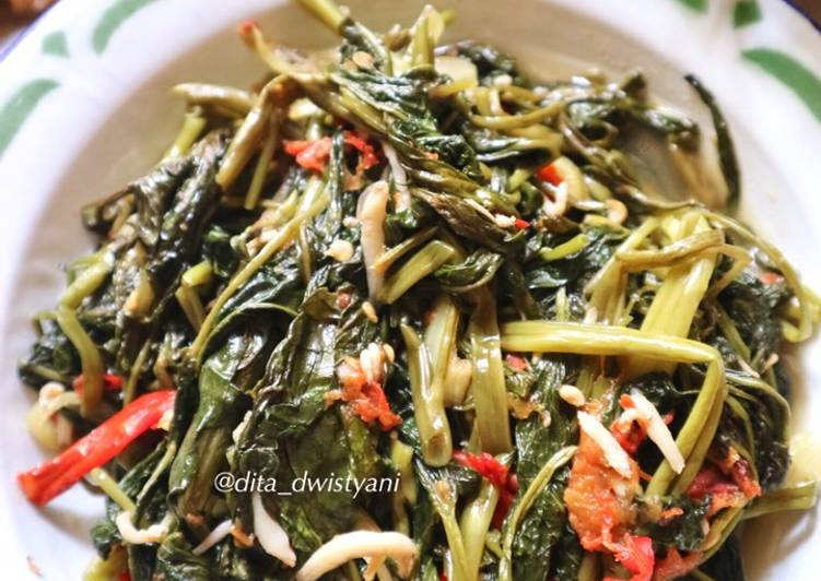 Tumis terasi kangkung teri medan