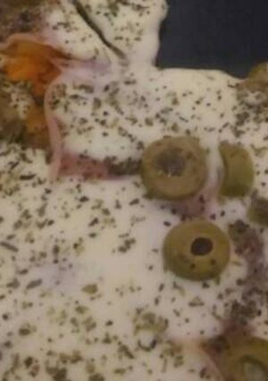 Una foto de Pizza con masa casera