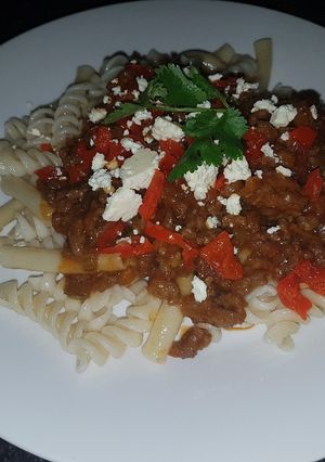 A picture of Beef mince and pasta.