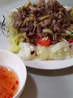 Hình của món Ngon mát Salad thịt bò xào.