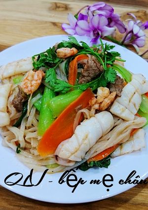 Hình của món Hủ Tiếu Khô Xào Thập Cẩm.