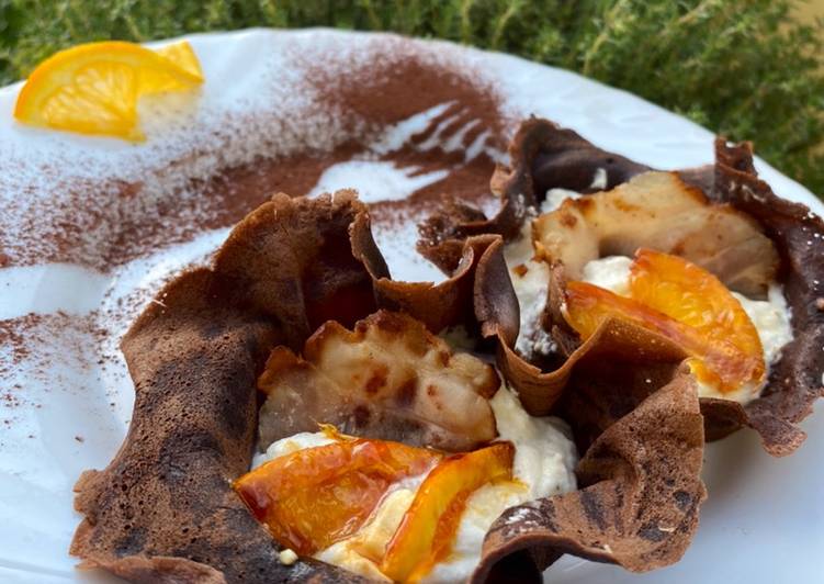 Cestini di crespelle al cacao ripiene ai formaggi