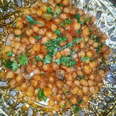 A picture of Fry chana chat.