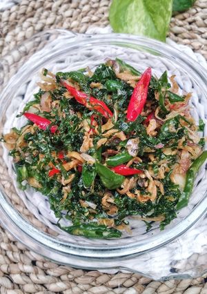 Foto resep Tumis Daun Kunyit Teri Asin