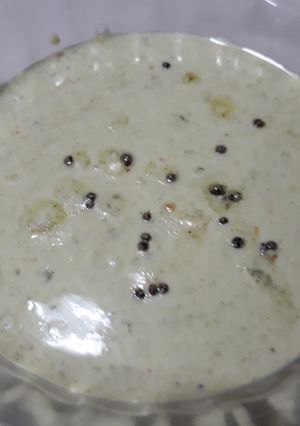 बथुए का रायता रेसिपी मुख्य फोटो